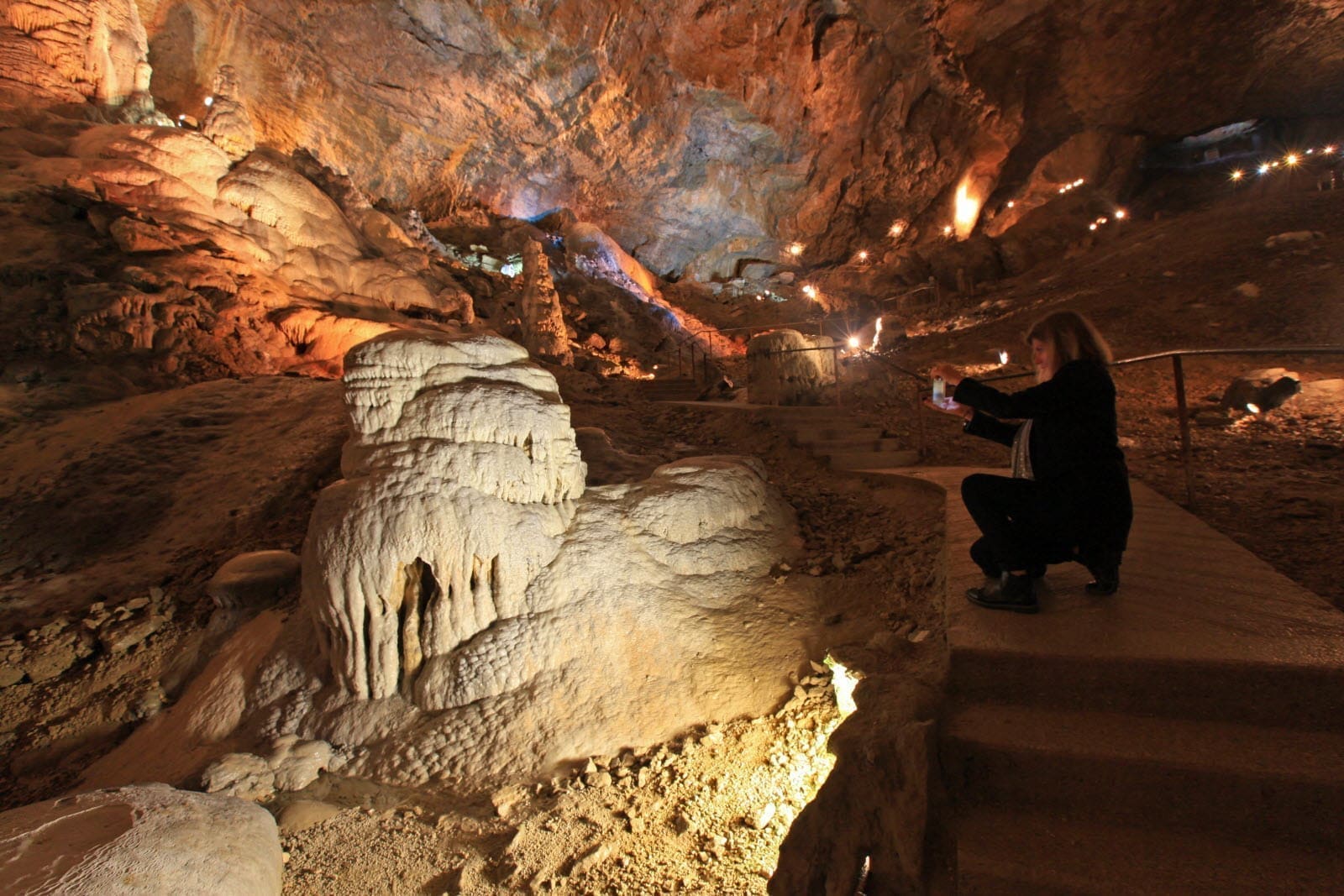 partez à l'aventure et découvrez la beauté cachée des grottes à travers des explorations fascinantes en pleine nature. conseils, destinations et expériences à vivre pour tous les passionnés de spéléologie.
