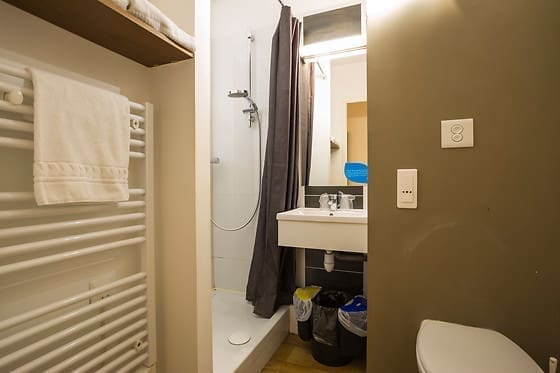 découvrez toutes les informations utiles sur l'hôtel eco nuit guérande : services, chambres, tarifs et avis pour un séjour économique et écologique à guérande.
