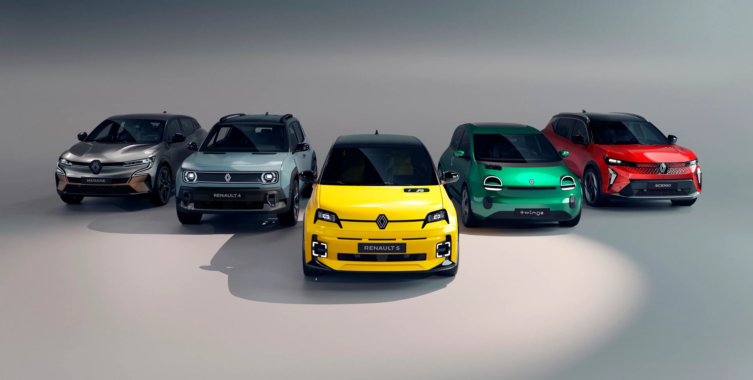 Renault voiture électrique citadine rechargeable sur une borne