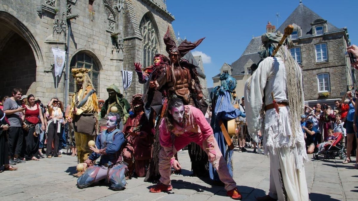 découvrez tout ce qu'il faut savoir sur la fête médiévale de guérande ! plongez dans un univers festif, riche en animations, spectacles et traditions médiévales. ne manquez pas cet événement incontournable qui ravira petits et grands !