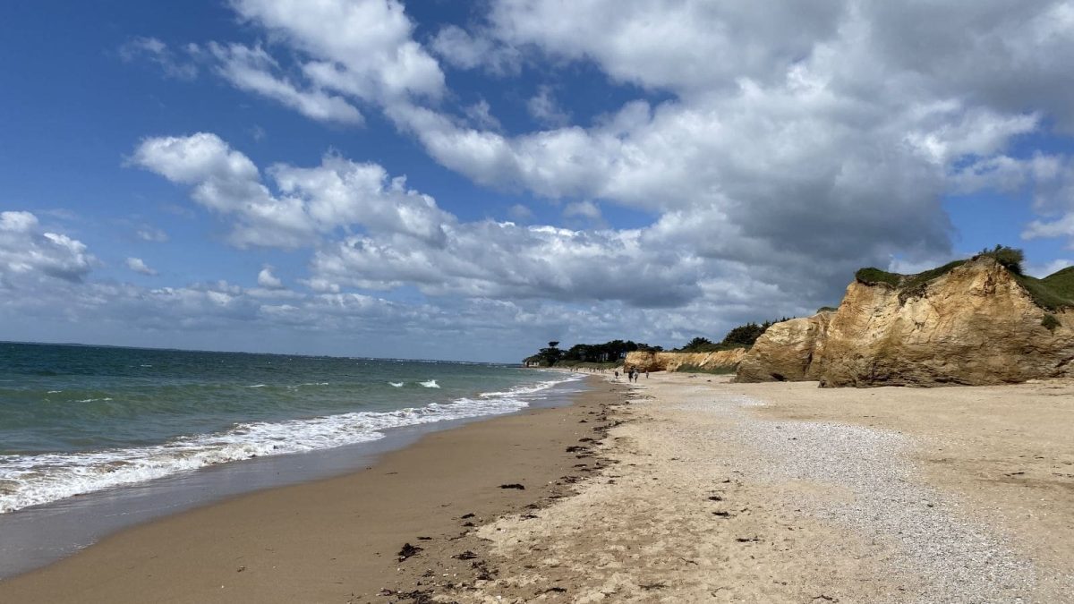 découvrez la plage loscolo, un véritable paradis sur terre avec ses eaux cristallines, son sable fin et son ambiance relaxante. profitez d'activités nautiques, de paysages à couper le souffle et d'un cadre idyllique pour des moments inoubliables en famille ou entre amis.