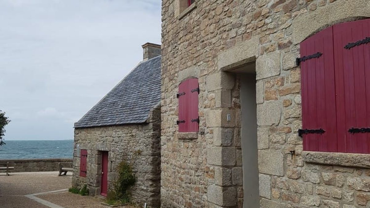 découvrez piriac-sur-mer, un charmant village breton authentique, où le patrimoine maritime, les paysages côtiers époustouflants et la culture locale se rencontrent pour offrir une expérience inoubliable. profitez de ses plages de sable fin, de ses ruelles pittoresques et de l'accueil chaleureux de ses habitants.
