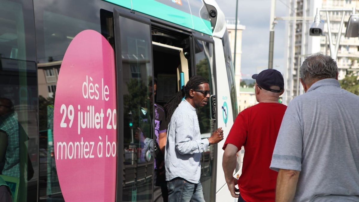 découvrez les différentes aides au transport disponibles en france pour faciliter vos déplacements. que vous soyez étudiant, salarié ou en situation de handicap, informez-vous sur les subventions et réductions qui peuvent alléger vos frais de transport.