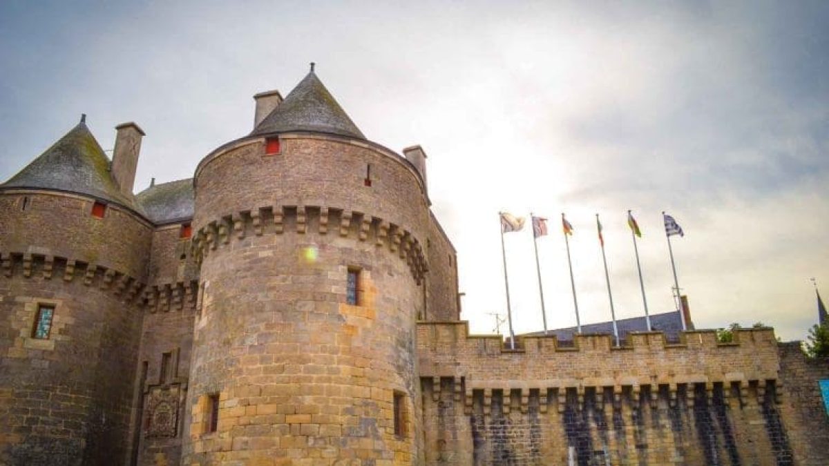 découvrez toutes les infos pratiques sur la cité médiévale de guérande : horaires, accès, conseils de visite et activités incontournables pour profiter pleinement de ce site historique unique en loire-atlantique.