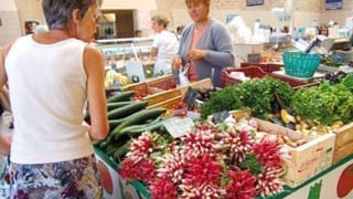 découvrez les marchés de guérande : produits locaux, spécialités régionales, ambiance conviviale et artisanat. retrouvez les horaires et lieux des principaux marchés pour organiser votre visite à guérande.