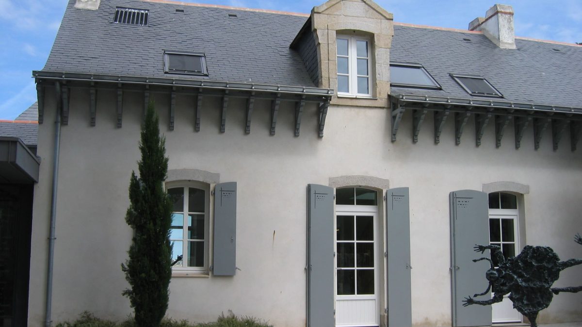 découvrez le musée bernard boesch à la baule-escoublac, un lieu dédié à l’art moderne et contemporain, exposant œuvres, expositions temporaires et ateliers dans un cadre inspirant entre mer et nature.