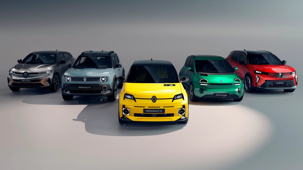 Renault voiture électrique citadine rechargeable sur une borne