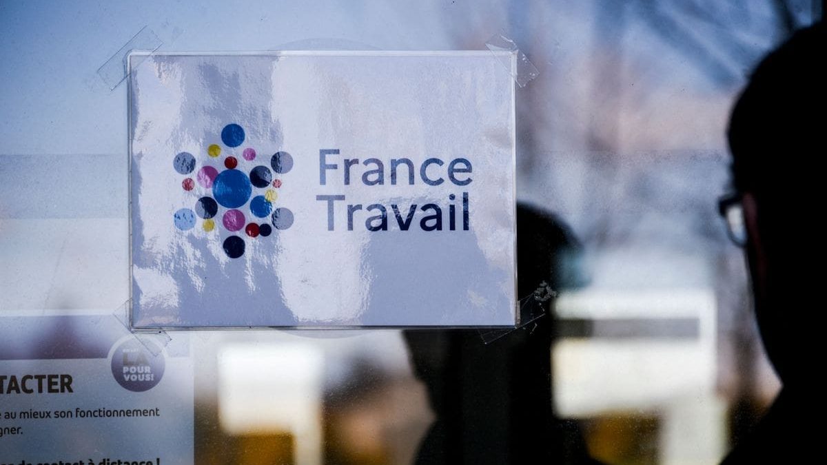 découvrez les ambiguïtés autour de l'engagement de 15h pour les bénéficiaires du rsa : obligations, exceptions et implications concrètes en 2024.