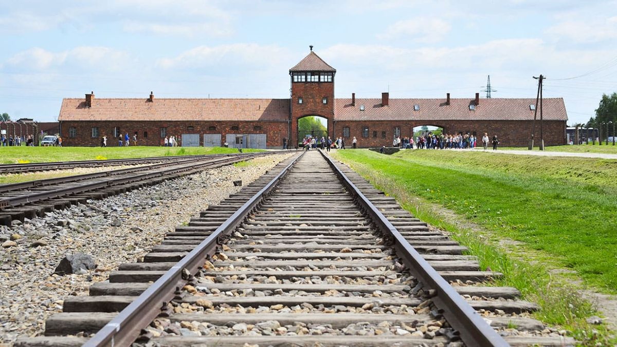 visiter-auschwitz-1.jpg